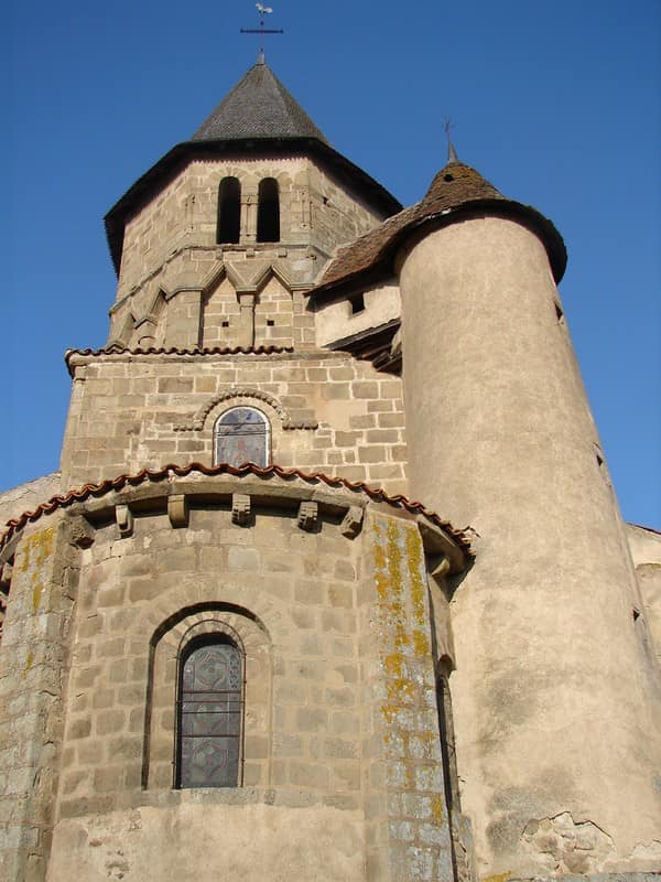 Vue extérieure de l'église Sainte-Anne de Chappes